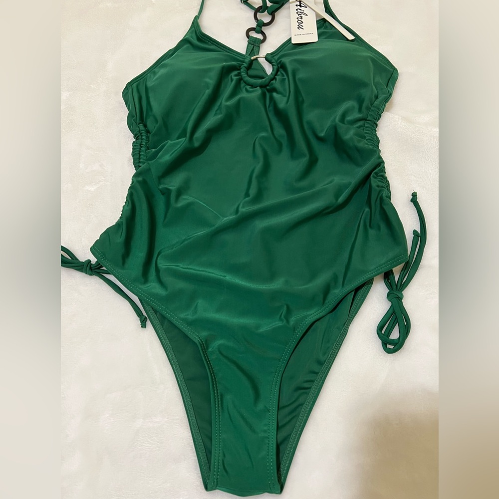 🆕 beautiful bathing suit.